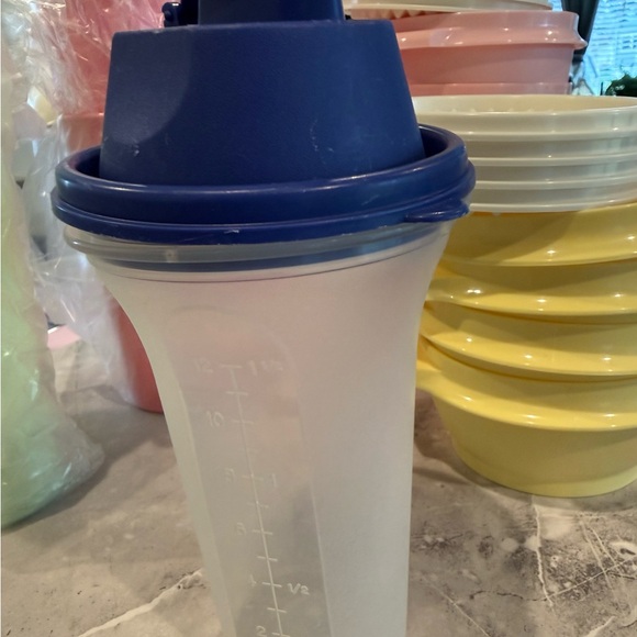 Colorful Tupperware bundle - Picture 7 of 8
